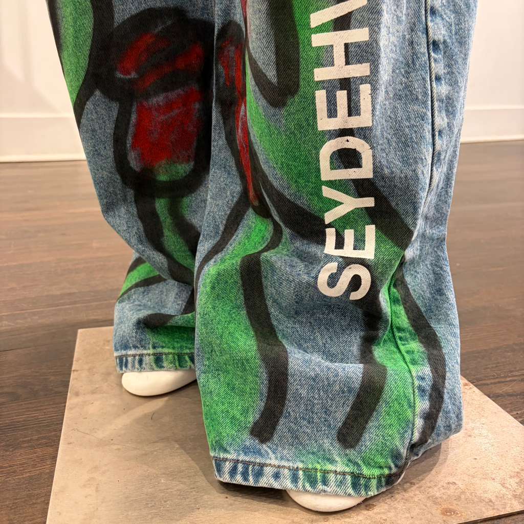 JEAN PANTS WITH ROSES