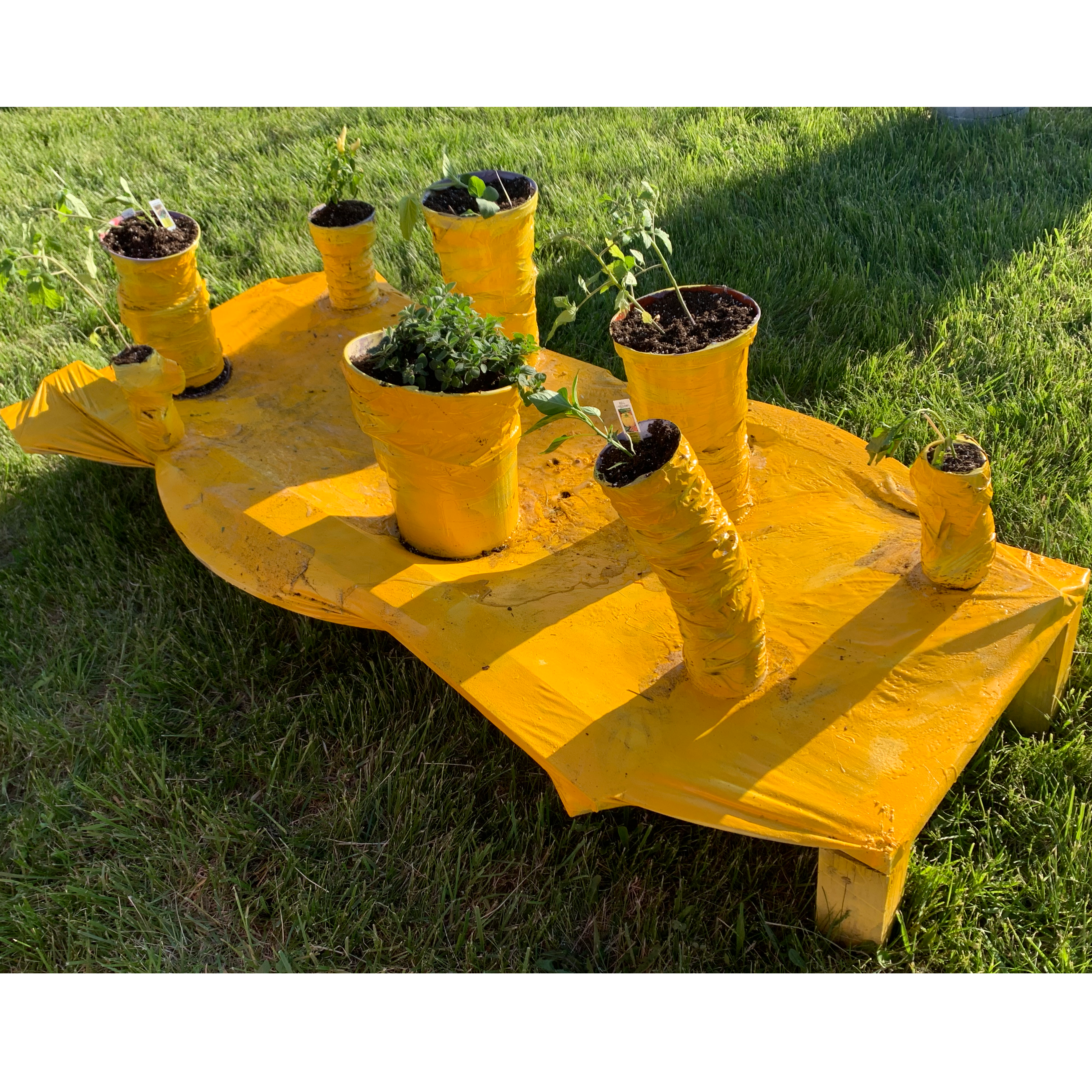 Jaune table + juane planters